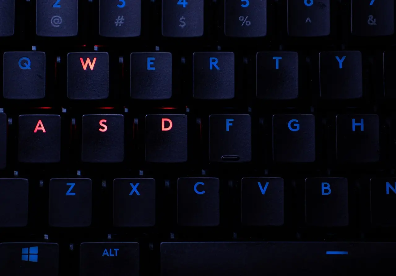Gaming tastatur med oplyste taster